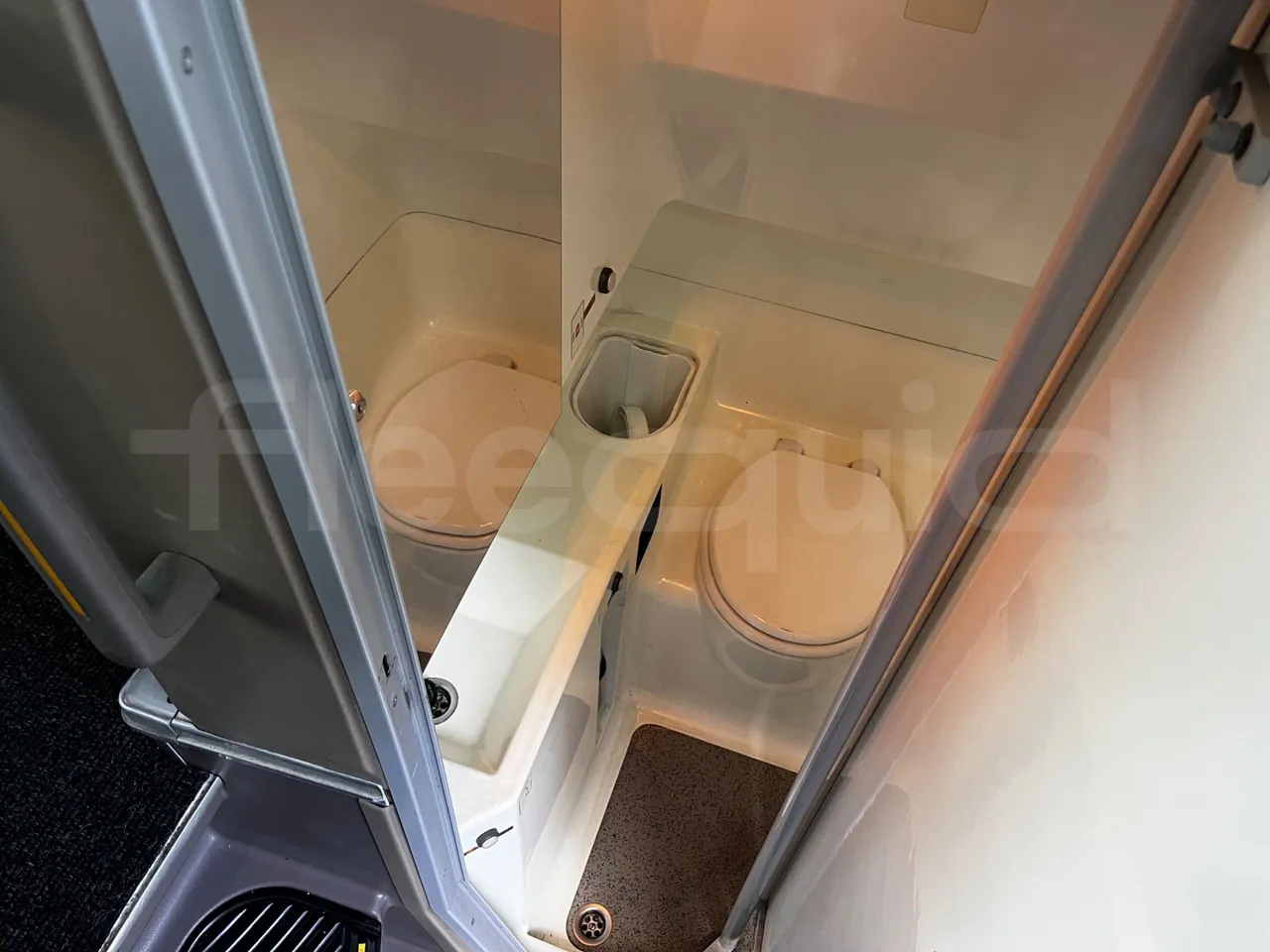 Iveco Magelys SFR2XX - Euro6 - 294kW - 12.830mt - toilette accessories photo