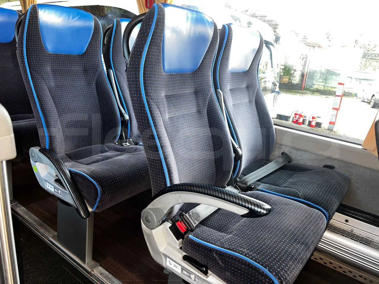 Iveco Magelys SFR2XX - Euro6 - 294kW - 12.830mt - armrest detail photo