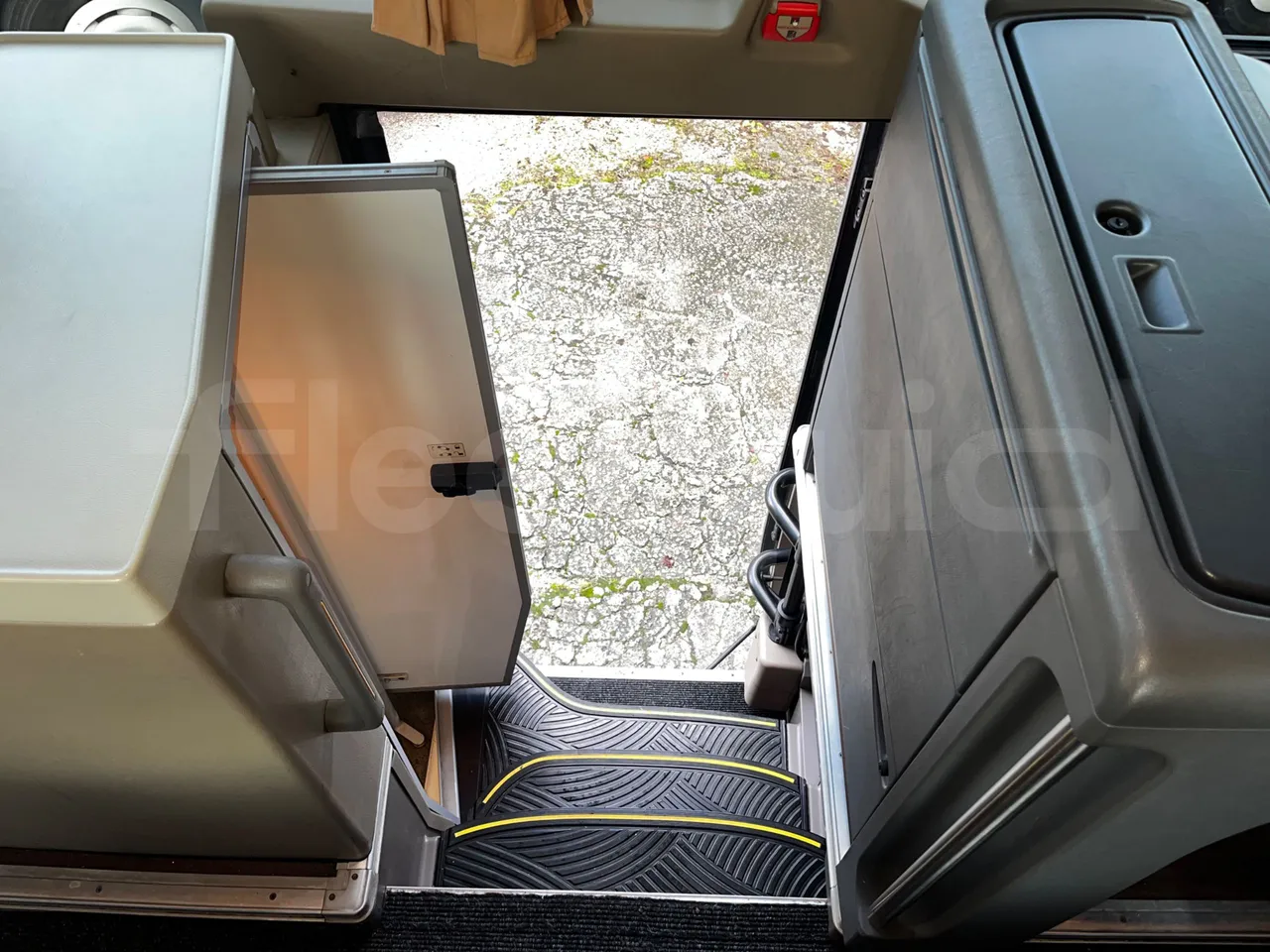 Iveco Magelys SFR2XX - Euro6 - 294kW - 12.830mt - disabled area photo