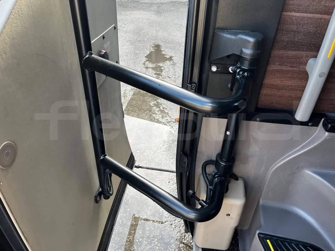 Iveco Magelys SFR2XX - Euro6 - 294kW - 12.830mt - door mechanism photo