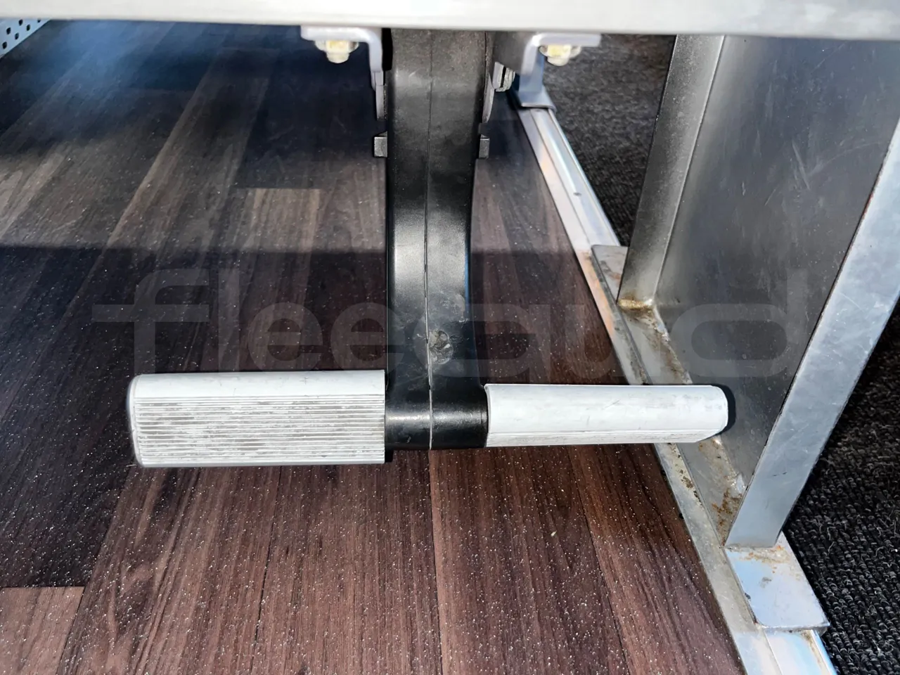Iveco Magelys SFR2XX - Euro6 - 294kW - 12.830mt - footrest detail photo