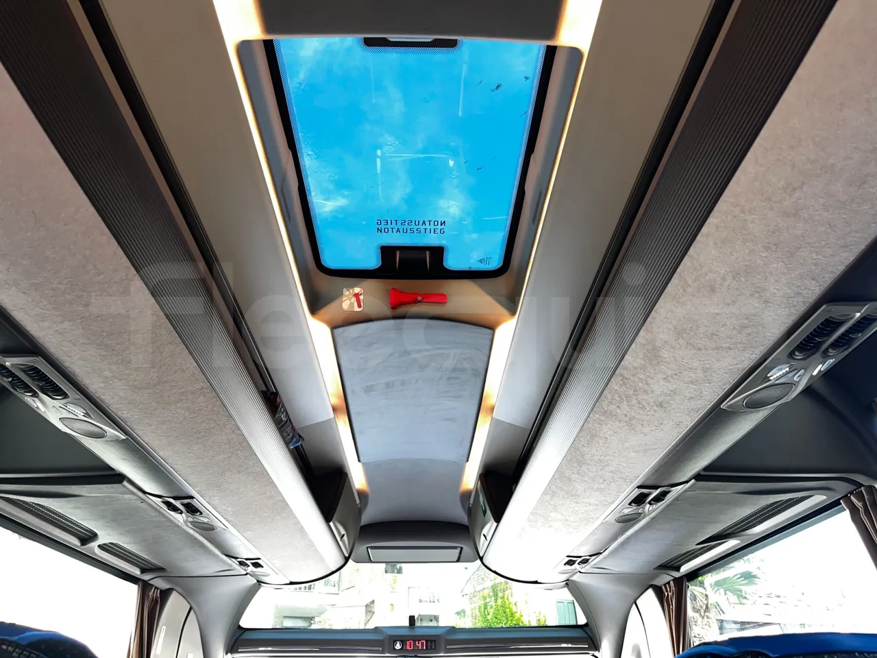 Iveco Magelys SFR2XX - Euro6 - 294kW - 12.830mt - roof hatch 1