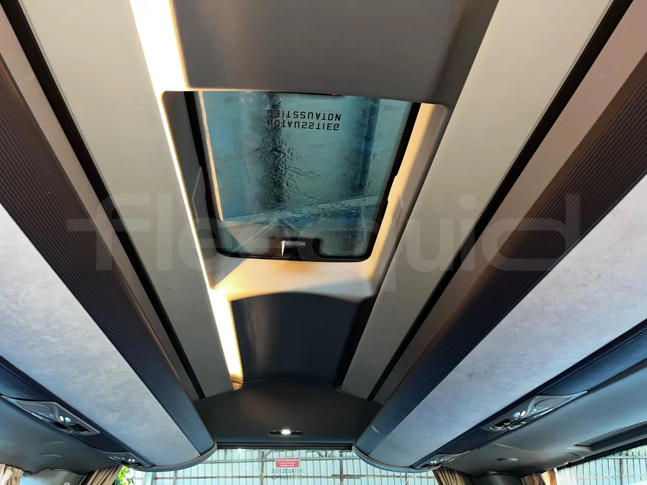 Iveco Magelys SFR2XX - Euro6 - 294kW - 12.830mt - roof hatch 2