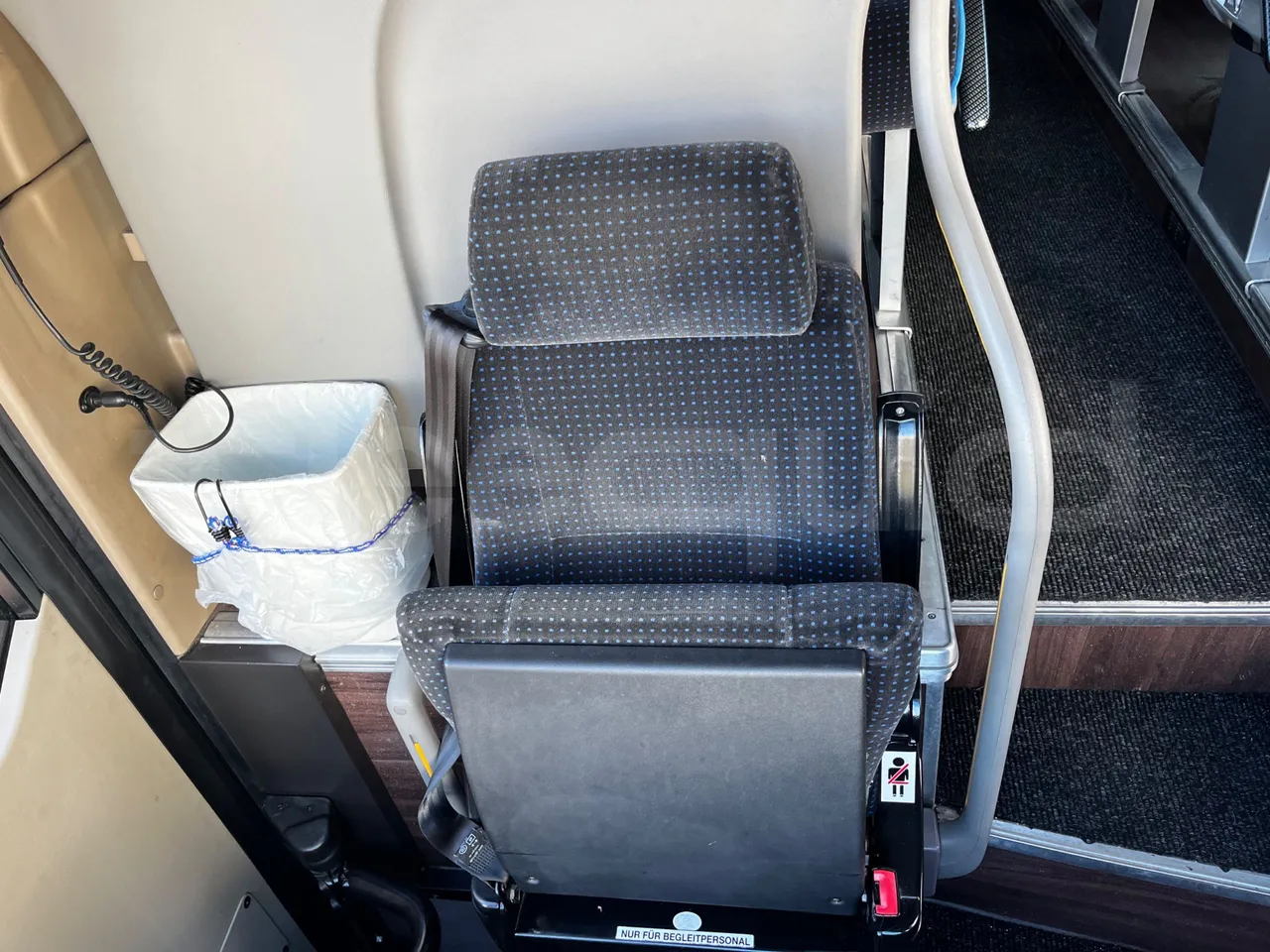 Iveco Magelys SFR2XX - Euro6 - 294kW - 12.830mt - hostess seat photo