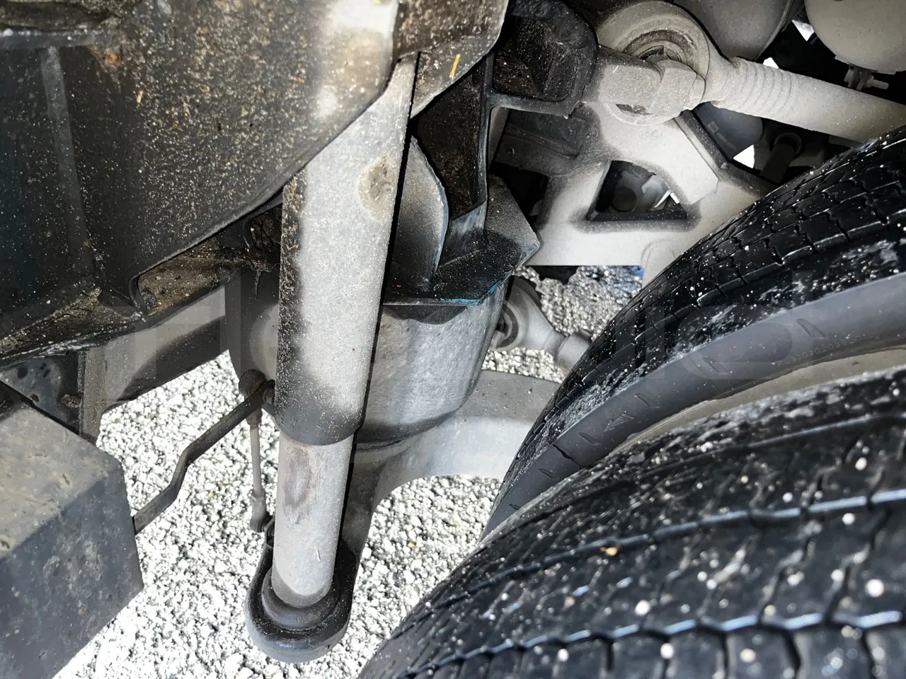 Iveco Magelys SFR2XX - Euro6 - 294kW - 12.830mt - axle 2 shock absorbers 1 left