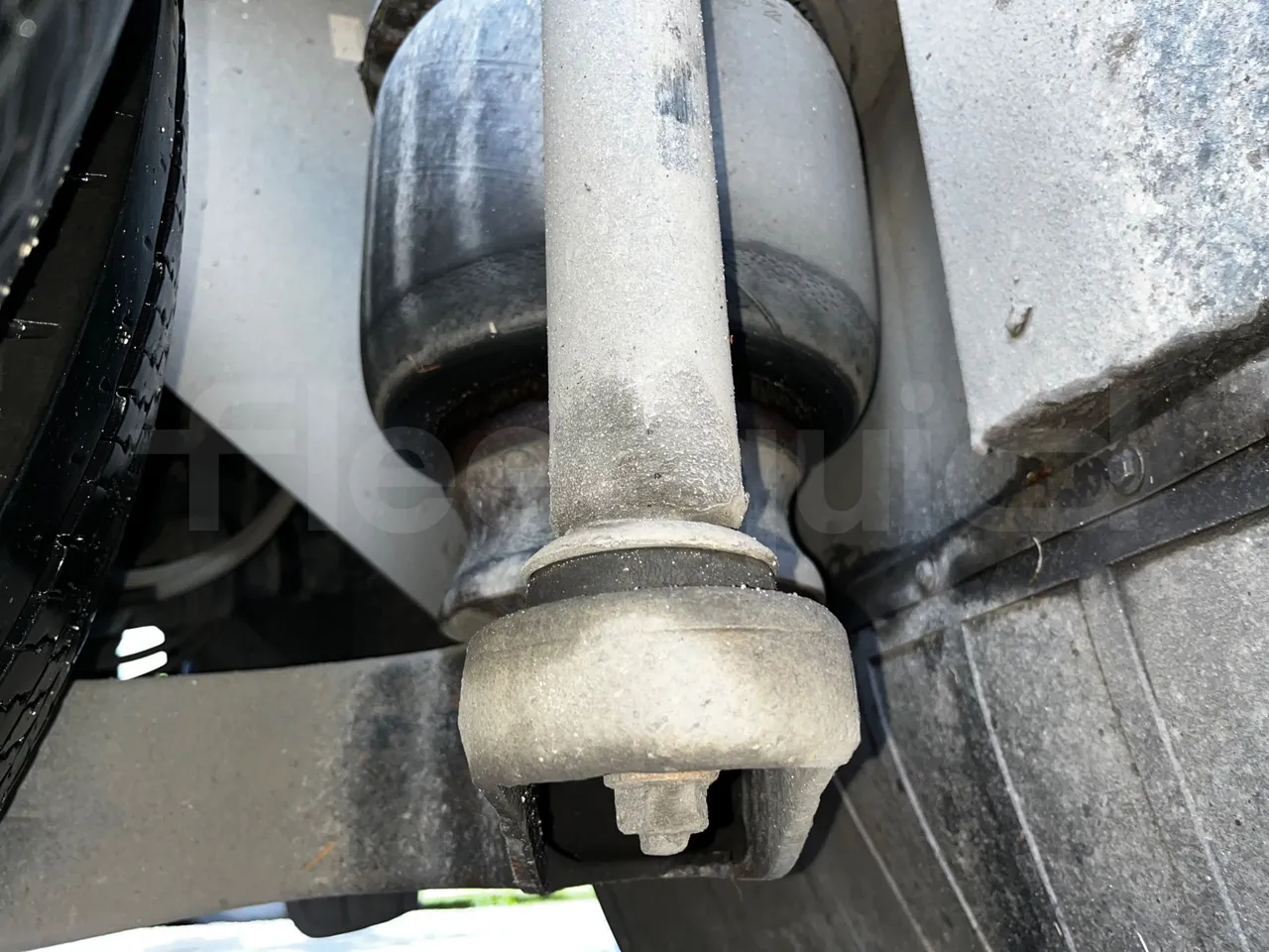 Iveco Magelys SFR2XX - Euro6 - 294kW - 12.830mt - axle 2 shock absorbers 2 left