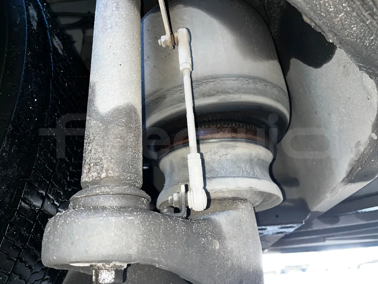 Iveco Magelys SFR2XX - Euro6 - 294kW - 12.830mt - axle 2 shock absorbers 1 right
