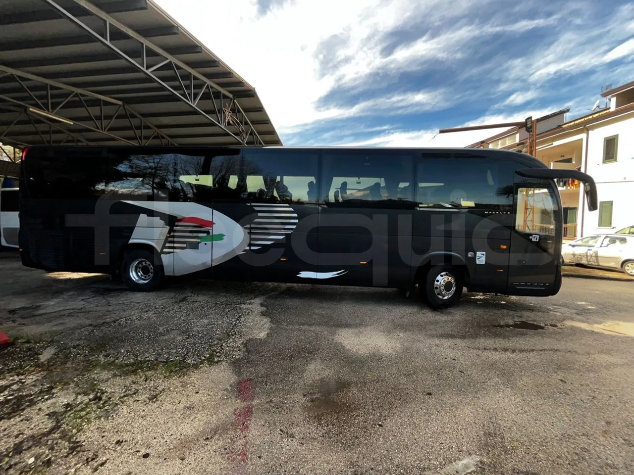 Iveco Magelys SFR2XX - Euro6 - 294kW - 12.830mt - right side doors closed