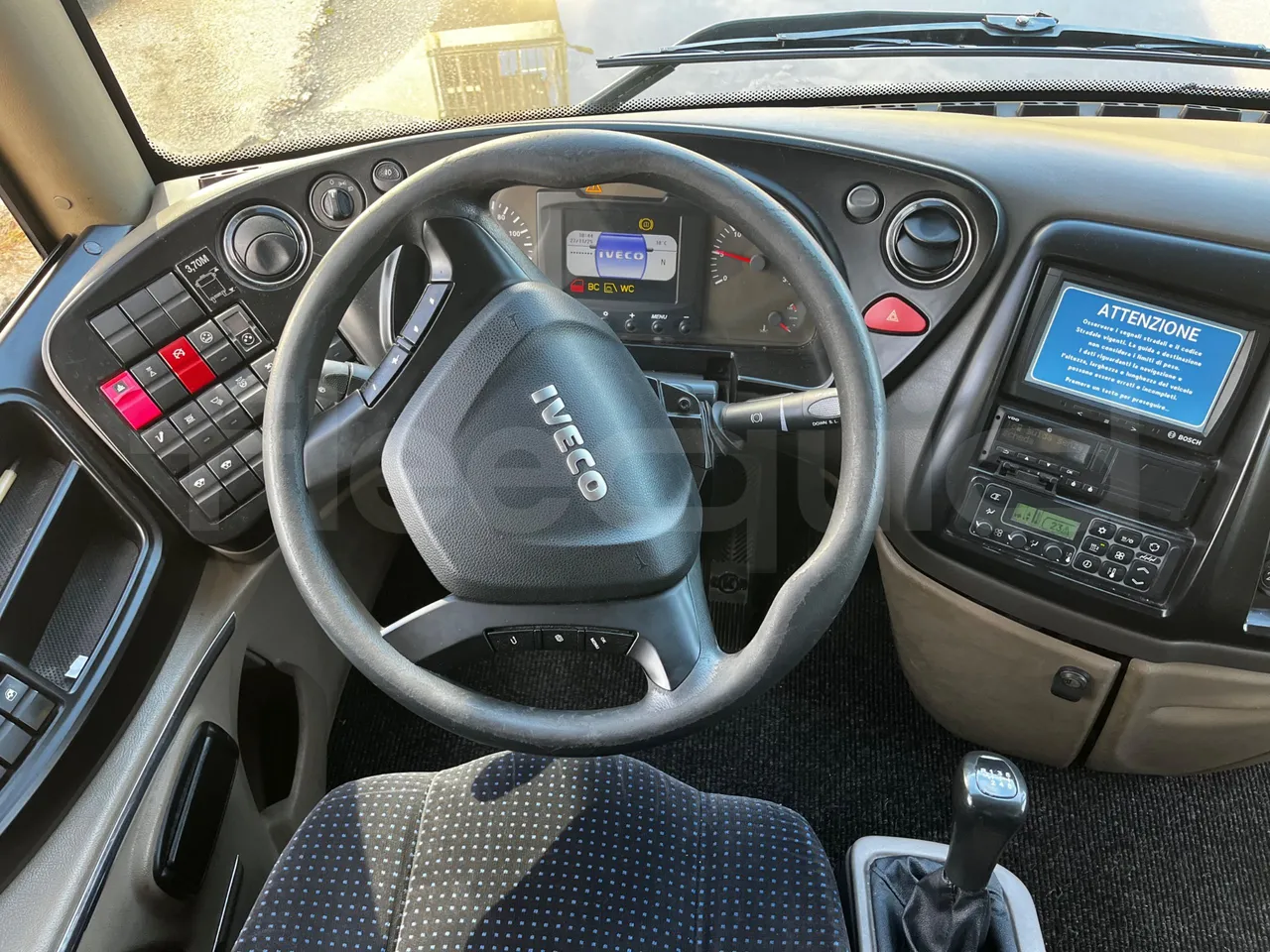Iveco Magelys SFR2XX - Euro6 - 294kW - 12.830mt - steering wheel photo