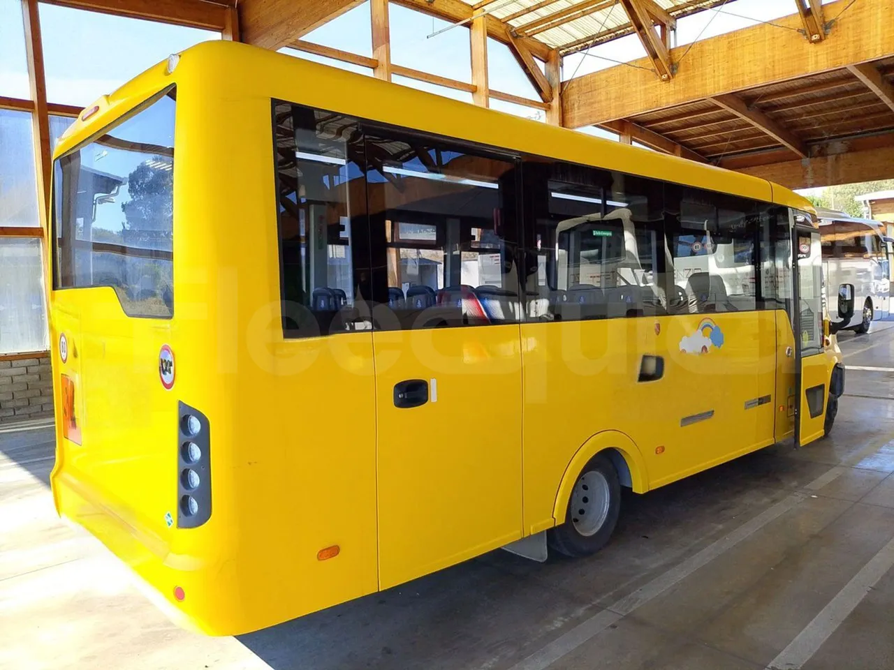 Iveco Indcar WGIVMY11 MOBI SCUOLABUS - EUR6 - 100Kw - 8,592m - 3/4 right rear doors closed