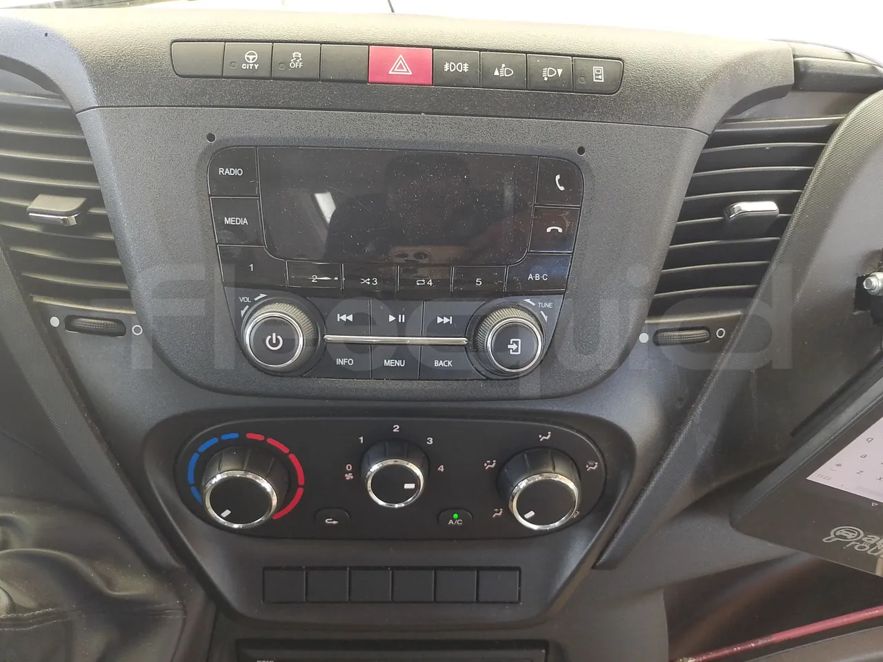 Iveco Indcar WGIVMY11 MOBI SCUOLABUS - EUR6 - 100Kw - 8,592m - radio accessories photo