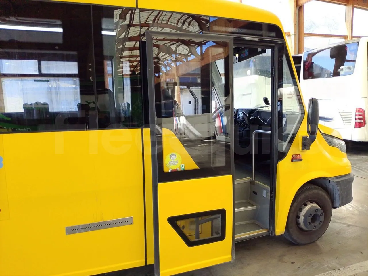 Iveco Indcar WGIVMY11 MOBI SCUOLABUS - EUR6 - 100Kw - 8,592m - platform open photo