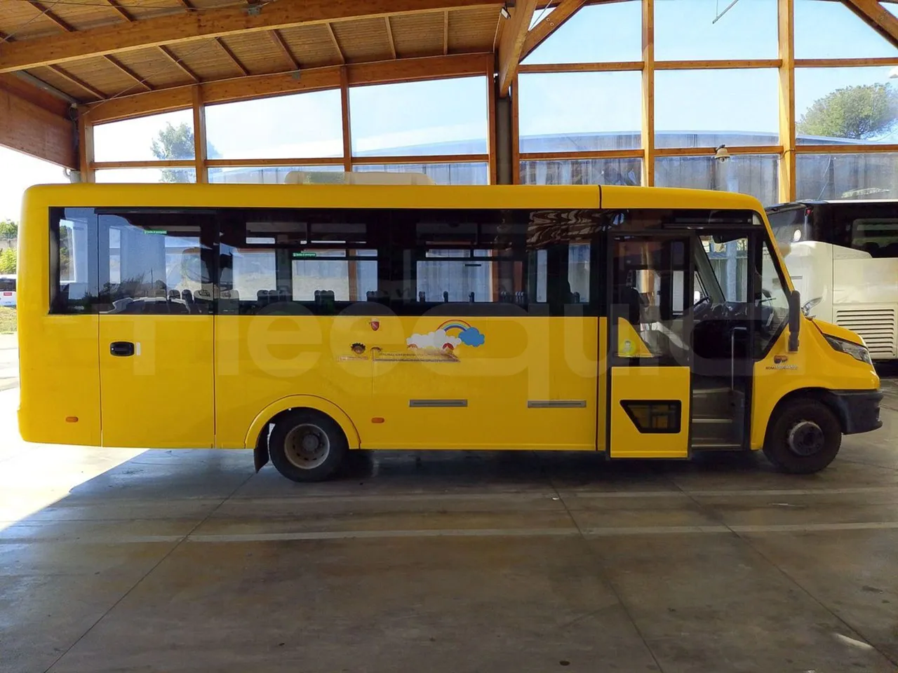 Iveco Indcar WGIVMY11 MOBI SCUOLABUS - EUR6 - 100Kw - 8,592m - right side doors closed