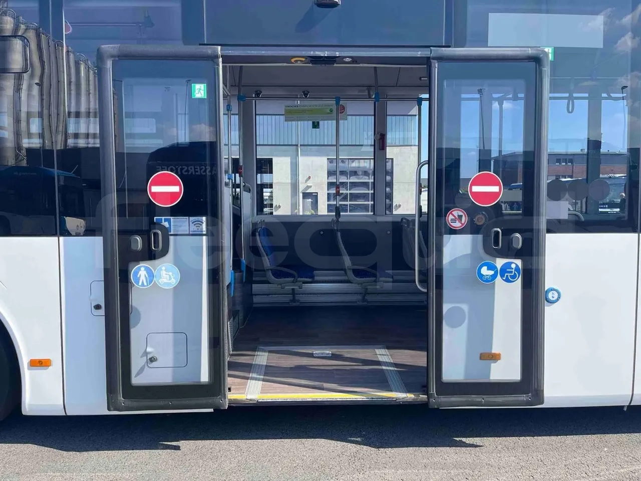 Man Lion's Intercity - front door 2 open