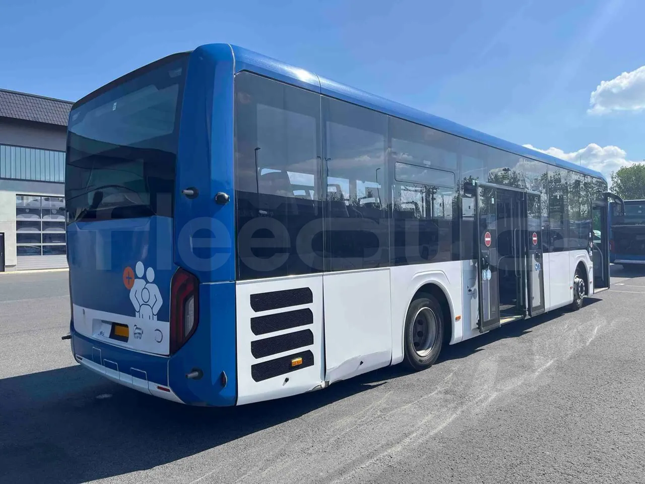 Man Lion's Intercity - 3/4 right rear doors open
