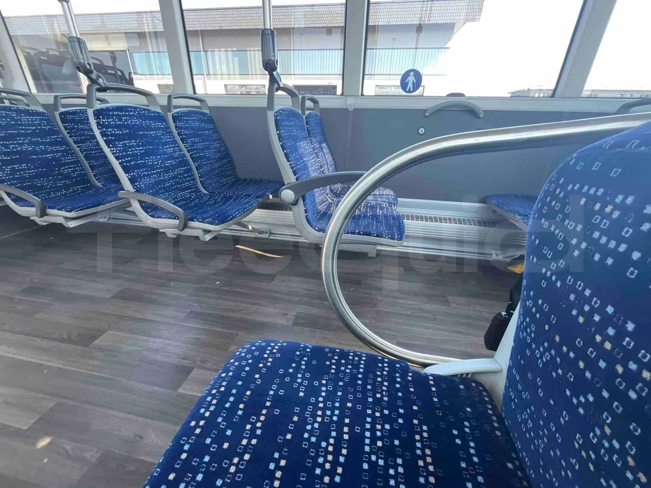 Man Lion's Intercity - armrest detail photo