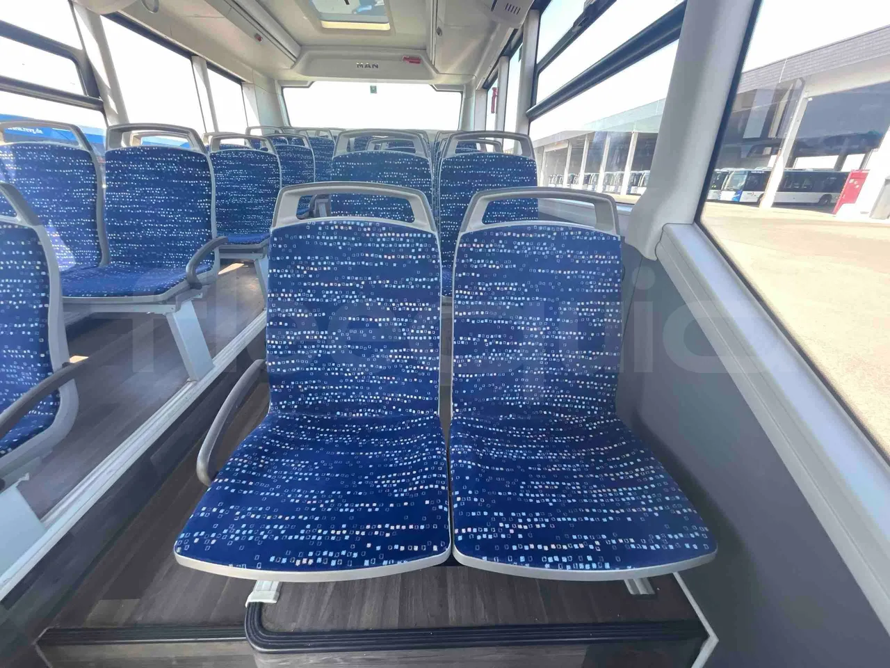 Man Lion's Intercity - central seat safety belt