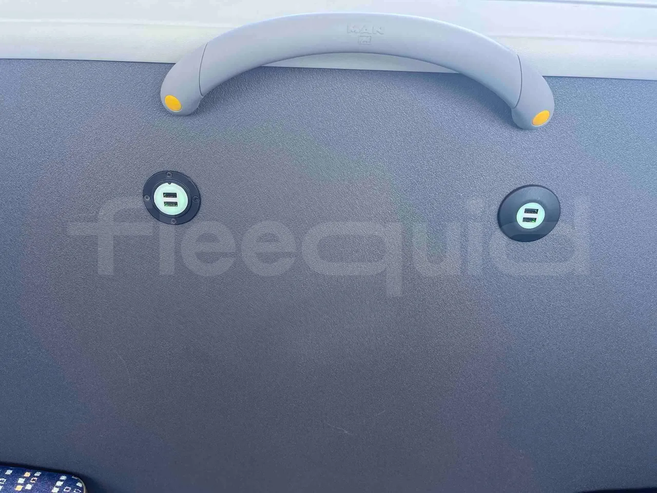 Man Lion's Intercity - usb charging detail