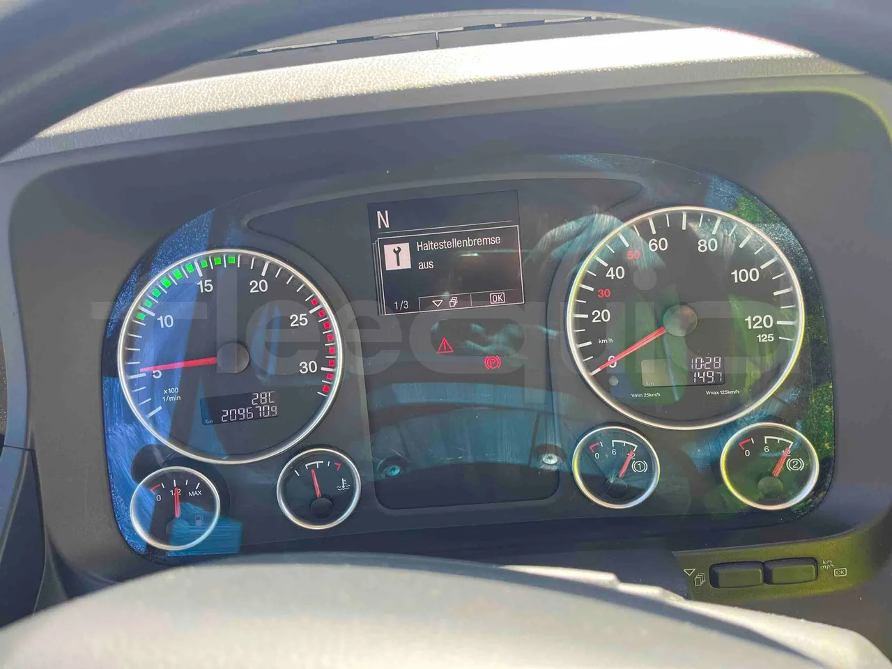 Man Lion's Intercity - dashboard lights on