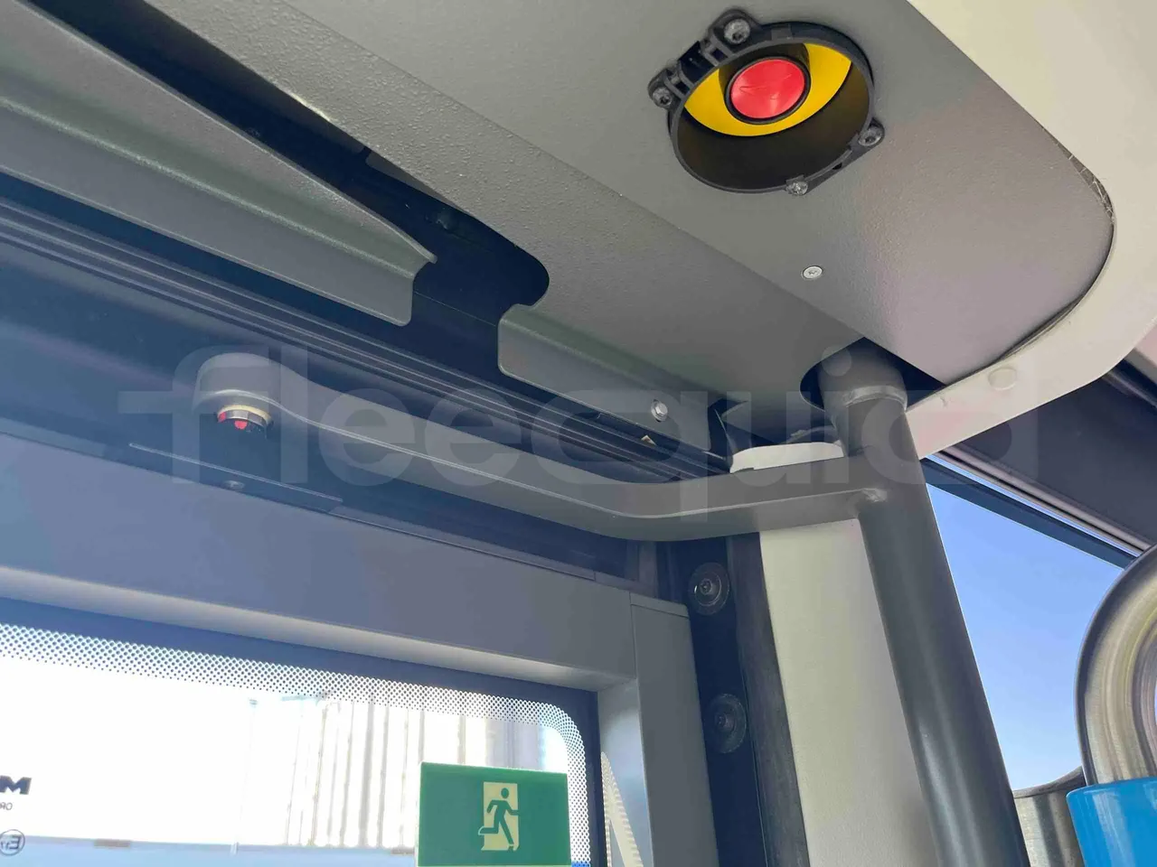 Man Lion's Intercity - door mechanism photo