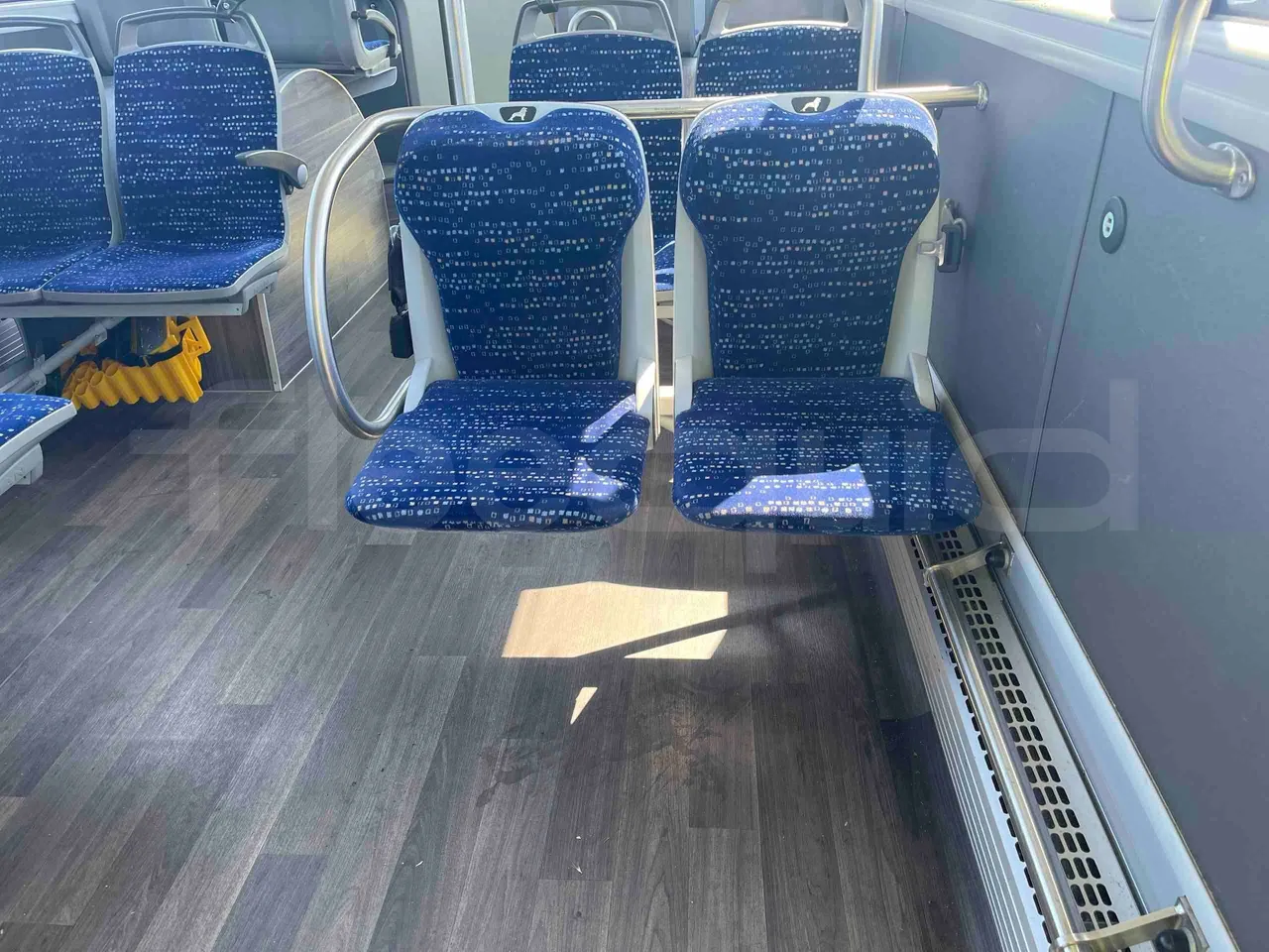 Man Lion's Intercity - folding seat photo