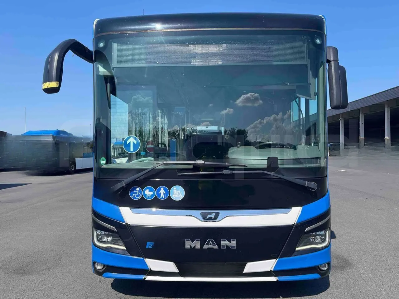 Man Lion's Intercity - front photo