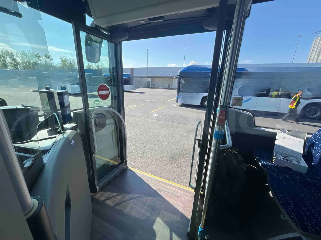 Man Lion's Intercity - handrails photo