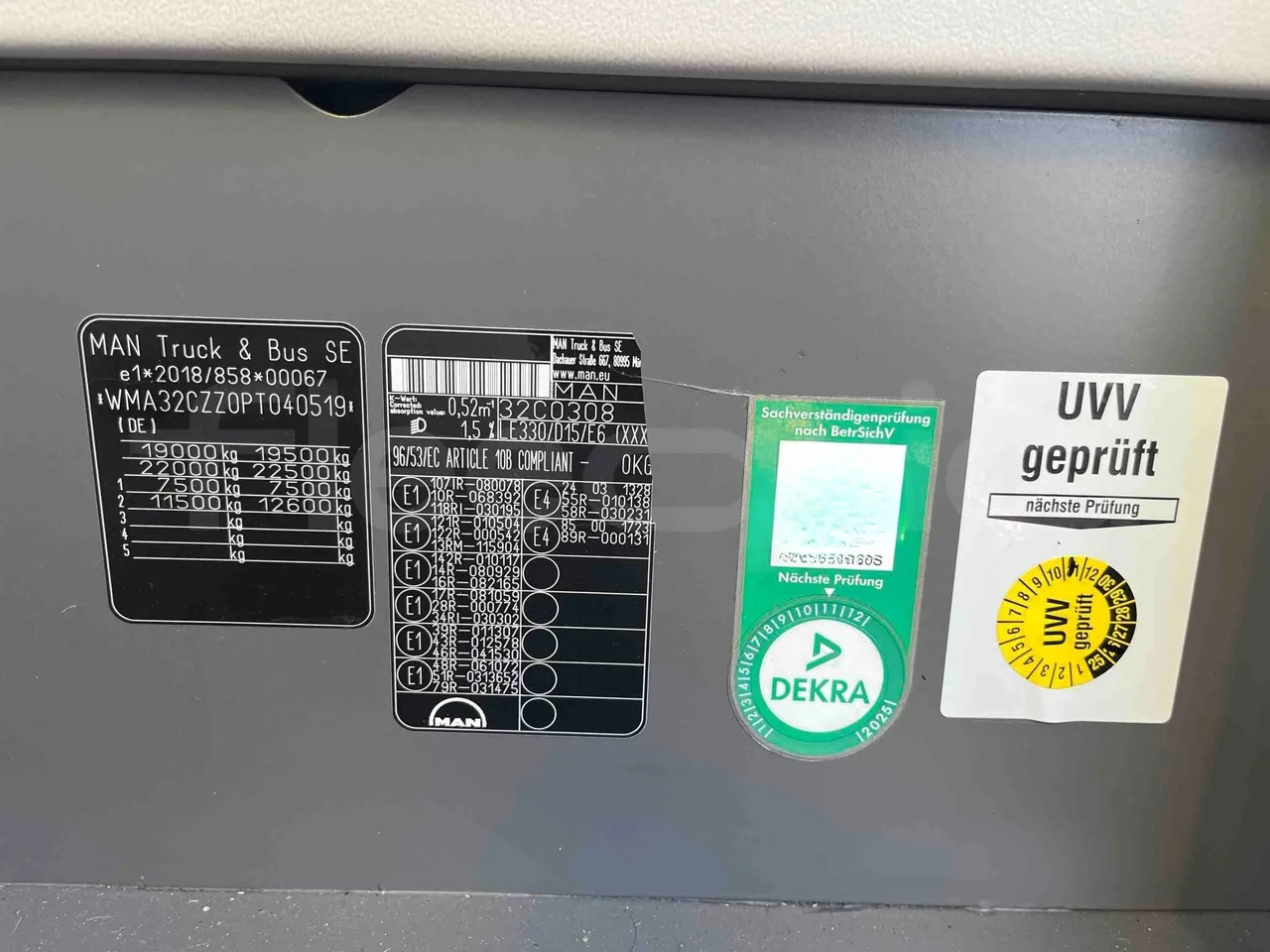 Man Lion's Intercity - vehicle plate photo