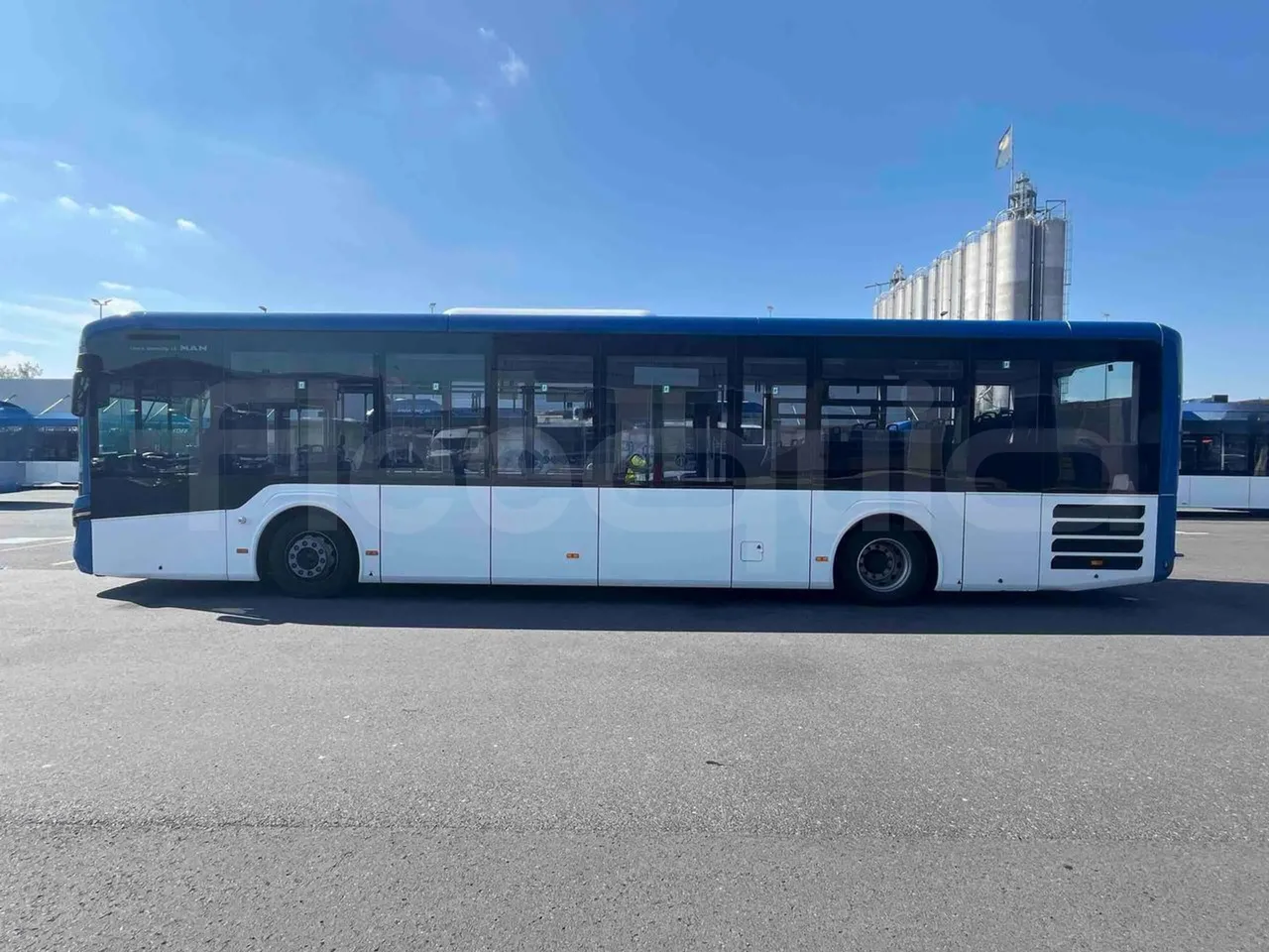 Man Lion's Intercity - left side photo