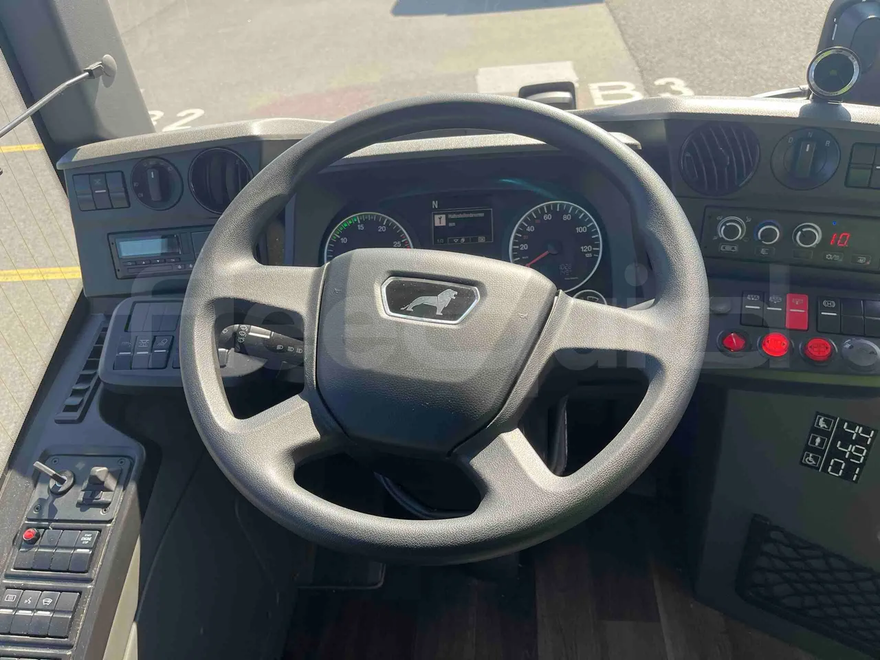 Man Lion's Intercity - steering wheel photo
