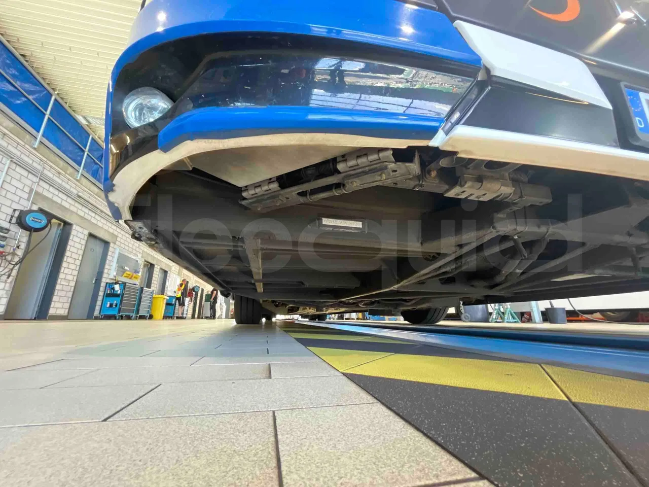 Man Lion's Intercity - front axle right side
