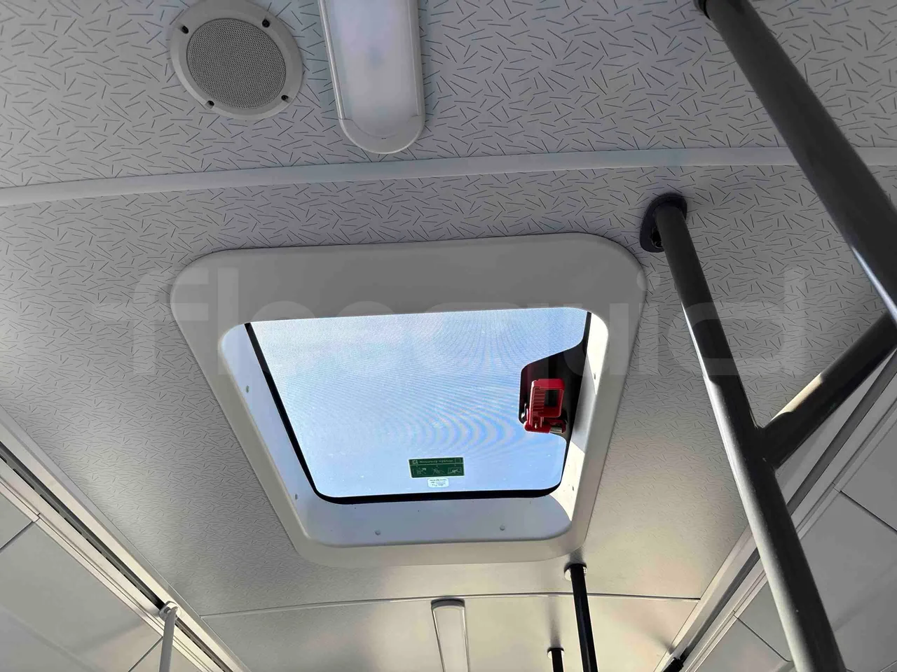 Setra S415 - roof hatch 1