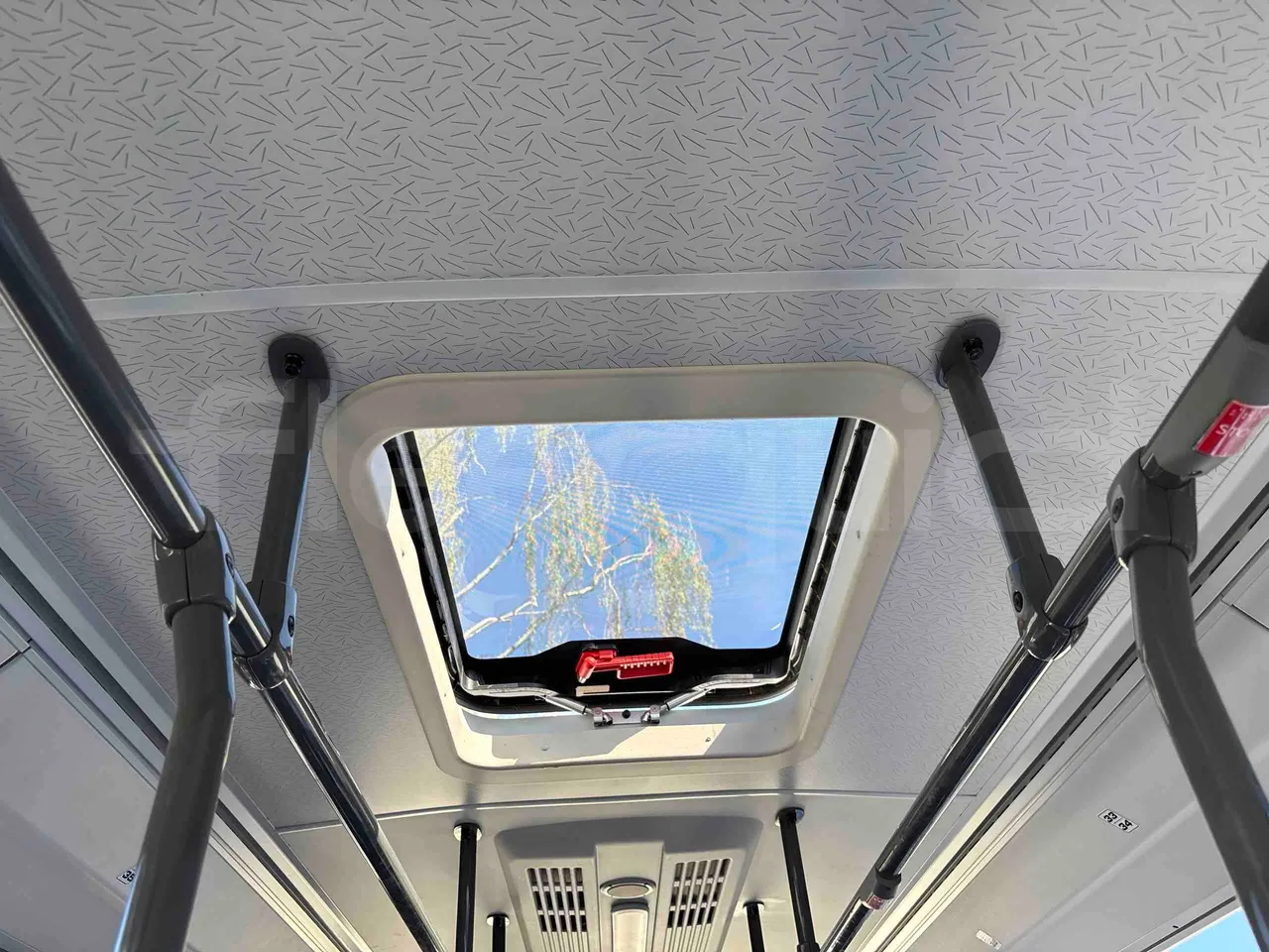Setra S415 - roof hatch 2