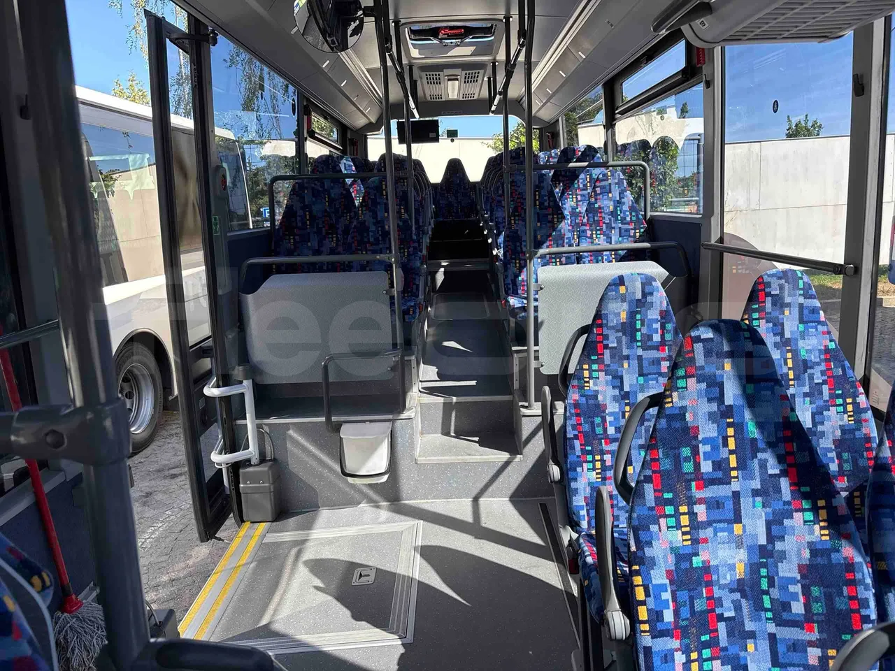 Setra S415 - reverse view middle aisle