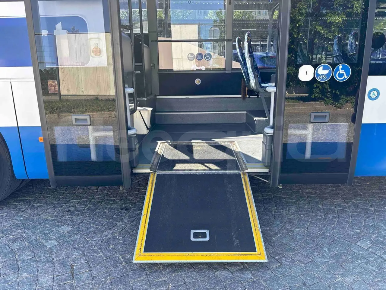 Setra S415 - platform open photo