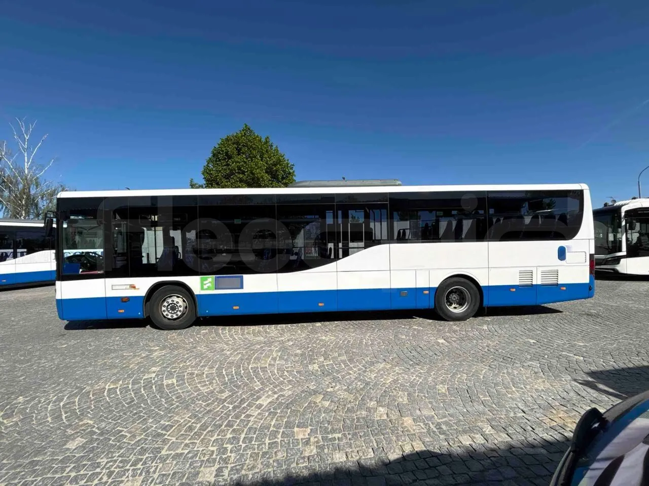 Setra S415 - left side photo