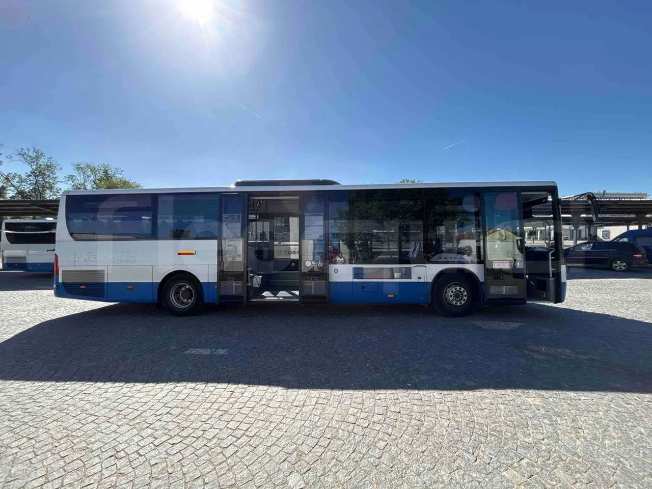 Setra S415 - right side doors open