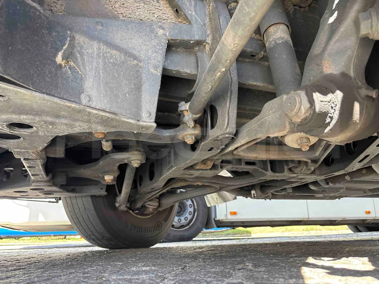Setra S415 - front axle left side