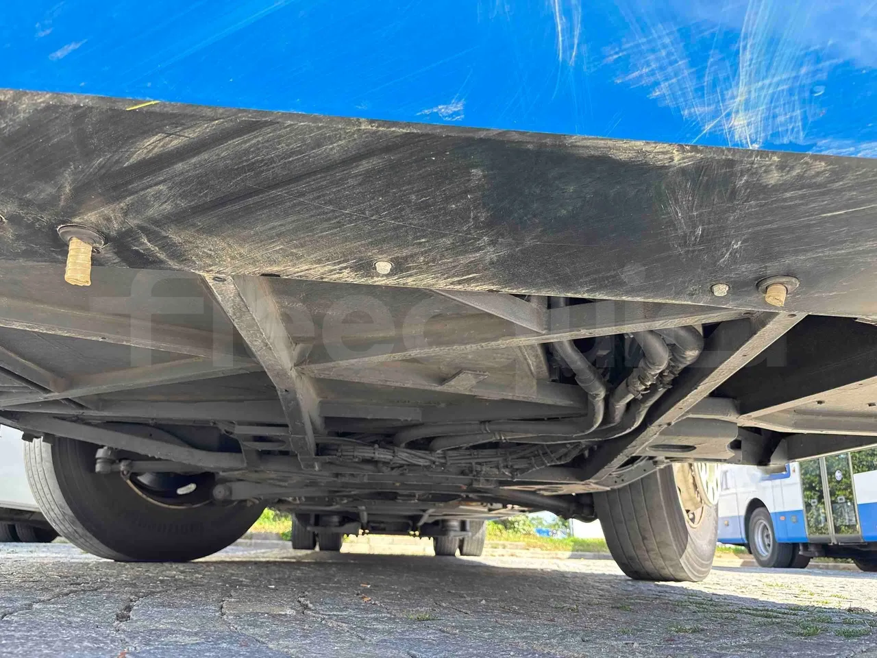 Setra S415 - front undercarriage from front