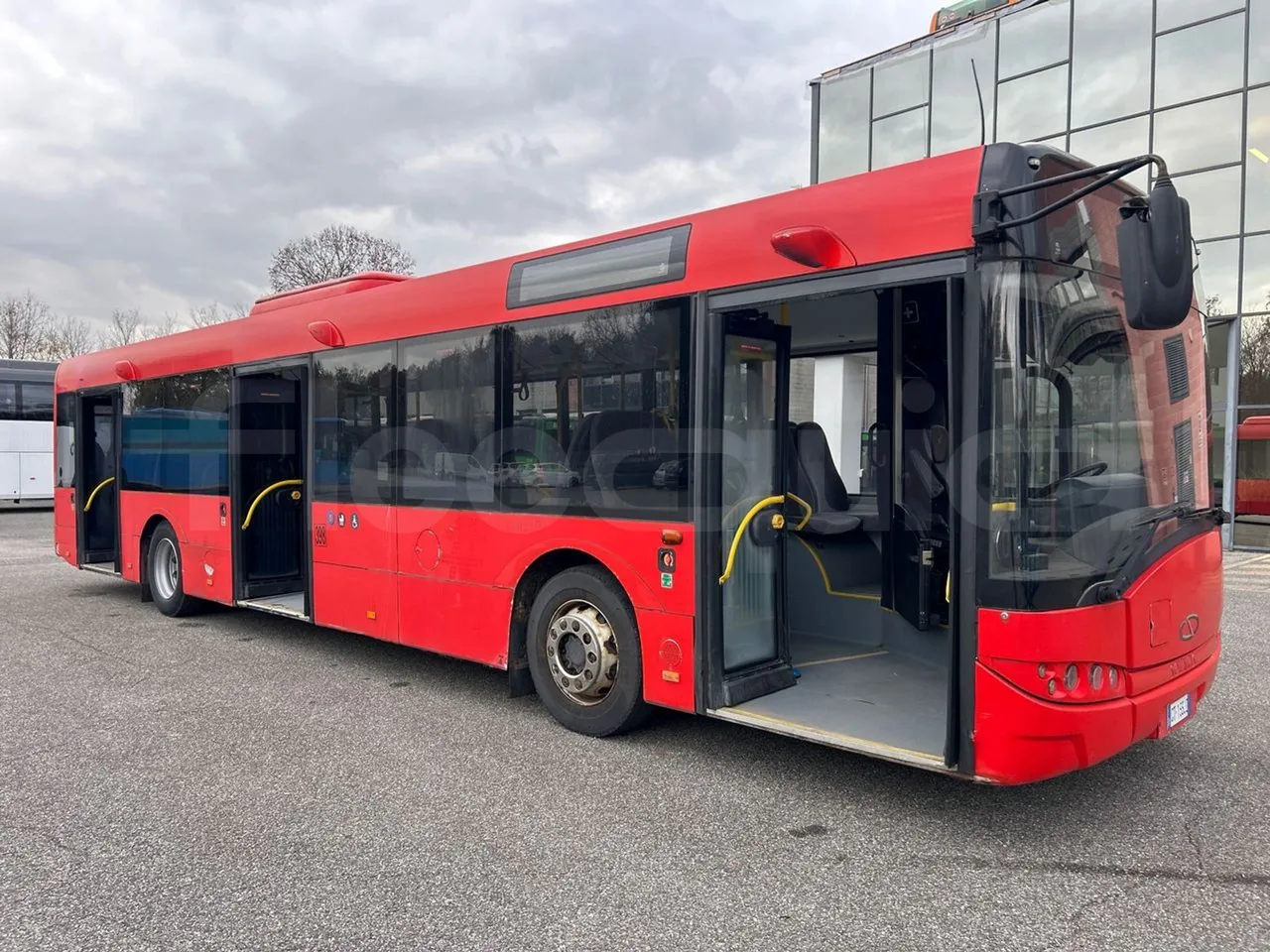 Solaris Urbino 12 - Euro5 - 231kW - 12mt - 3/4 right front doors open