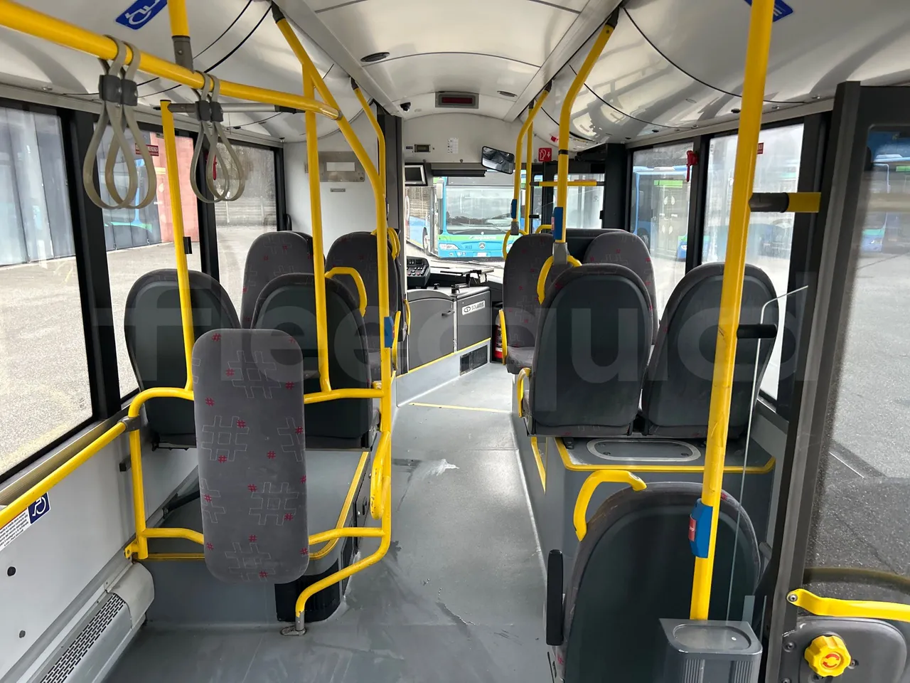 Solaris Urbino 12 - Euro5 - 231kW - 12mt - forward view middle aisle