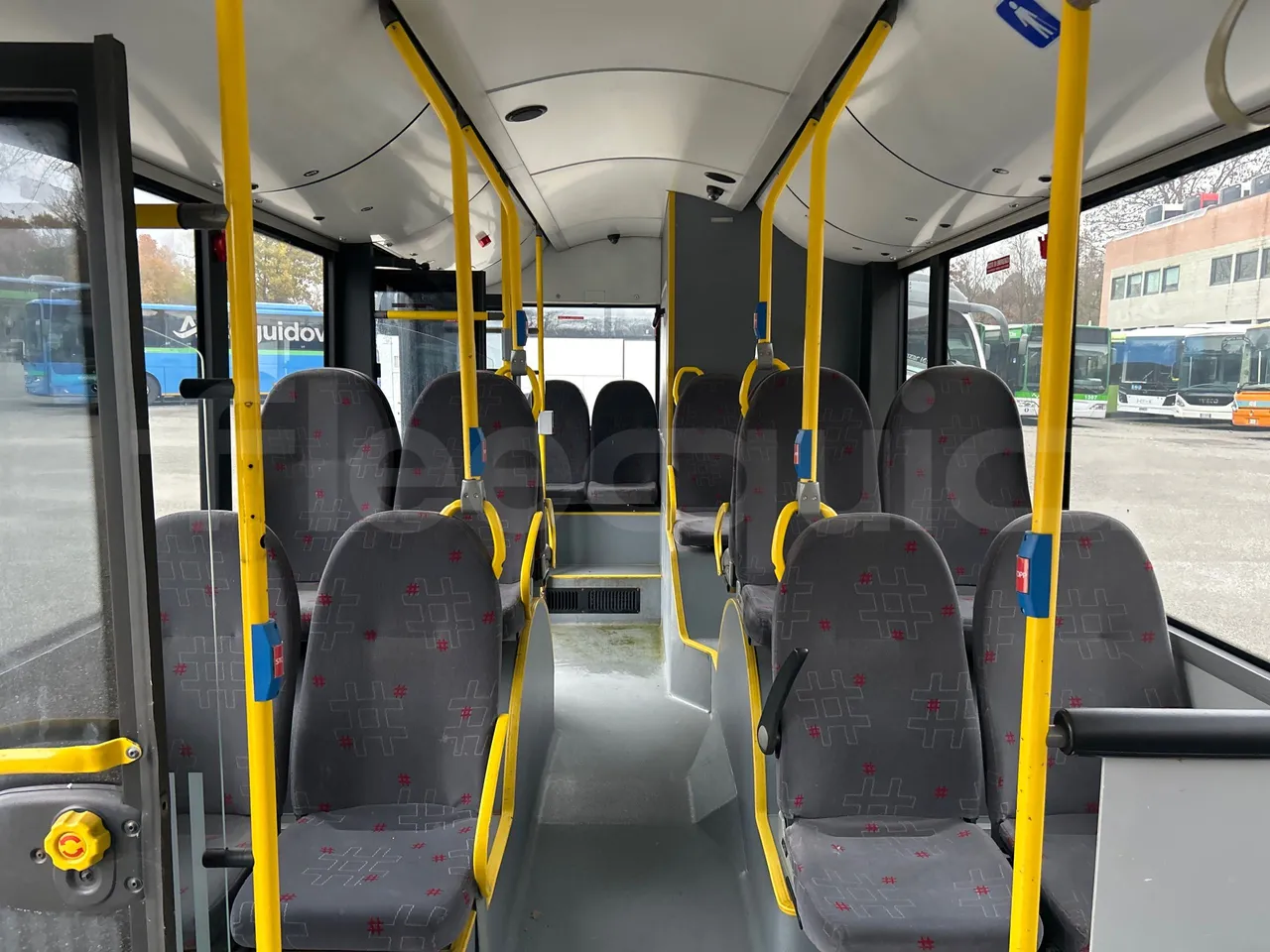 Solaris Urbino 12 - Euro5 - 231kW - 12mt - reverse view middle aisle