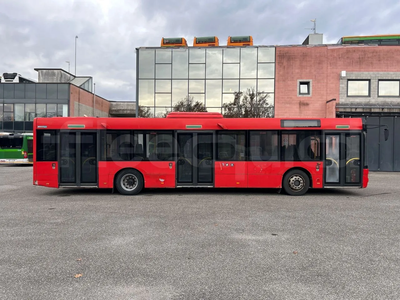 Solaris Urbino 12 - Euro5 - 231kW - 12mt - right side doors closed