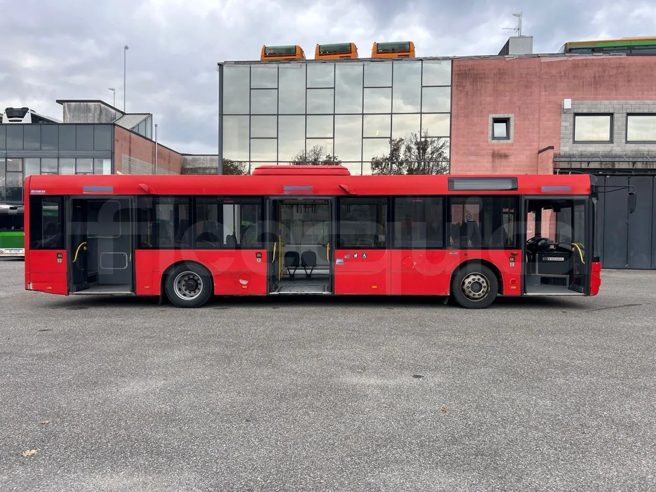 Solaris Urbino 12 - Euro5 - 231kW - 12mt - right side doors open