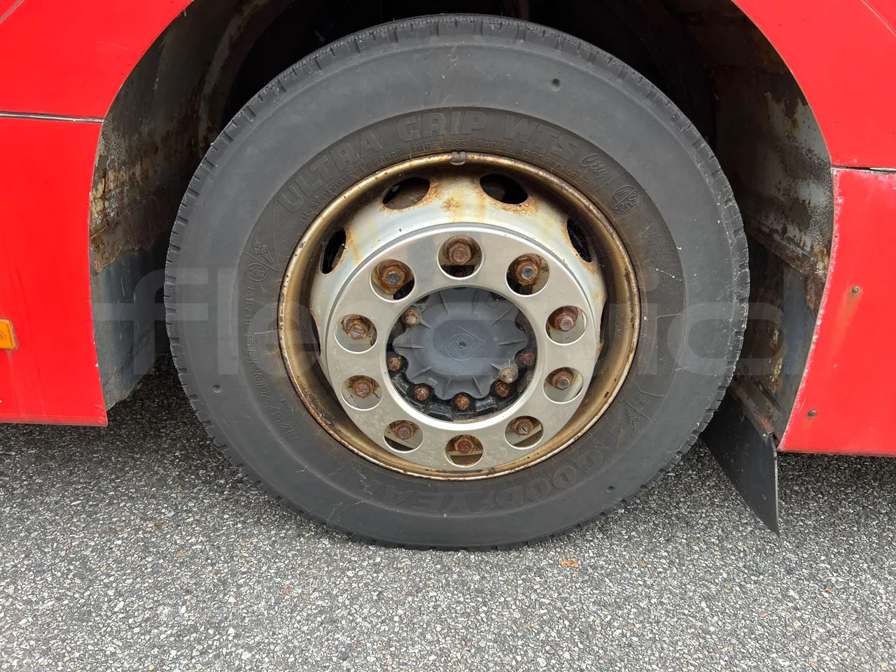 Solaris Urbino 12 - Euro5 - 231kW - 12mt - front left tire measurements