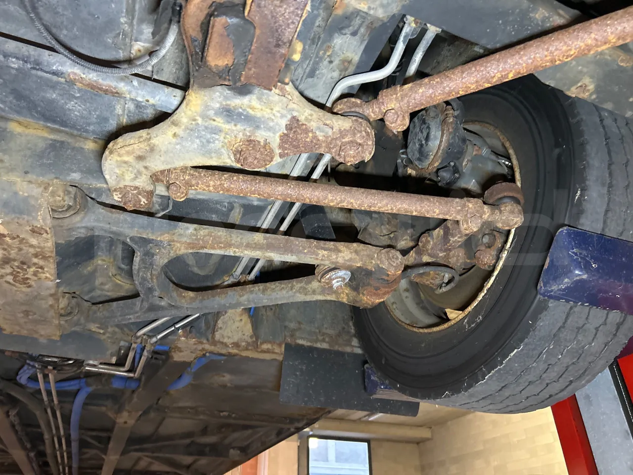 Solaris Urbino 12 - Euro5 - 231kW - 12mt - front axle left side