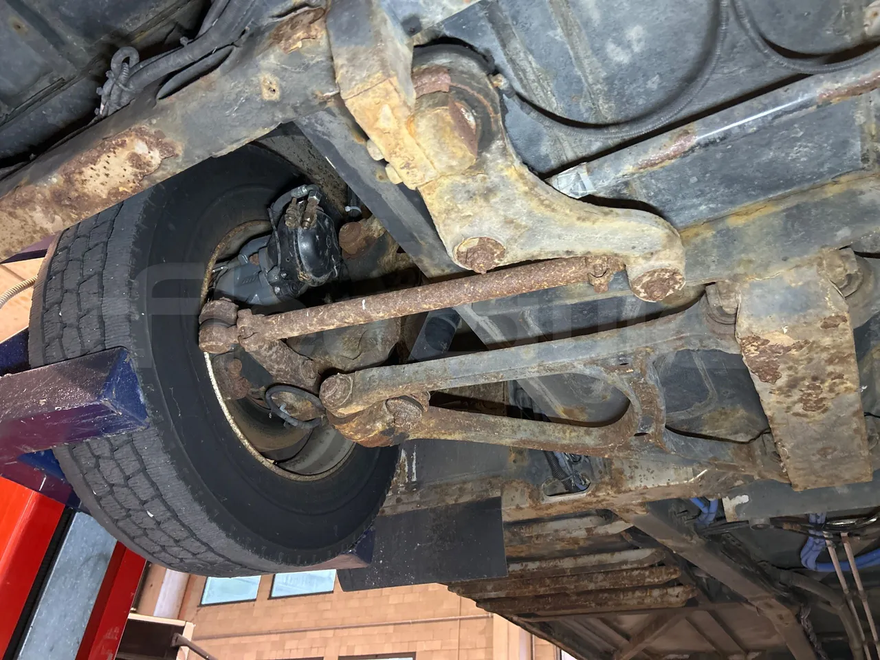 Solaris Urbino 12 - Euro5 - 231kW - 12mt - front axle right side