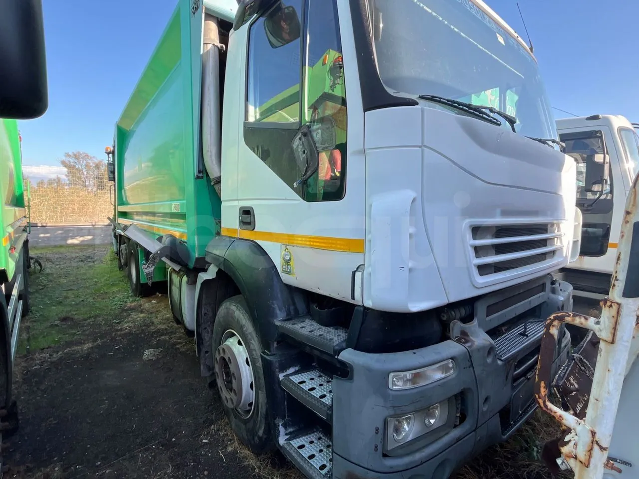 Iveco Magirus A260S/E4 FARID T1SM25 - Euro5 - 228kW - 9.685mt - 3/4 right front doors open