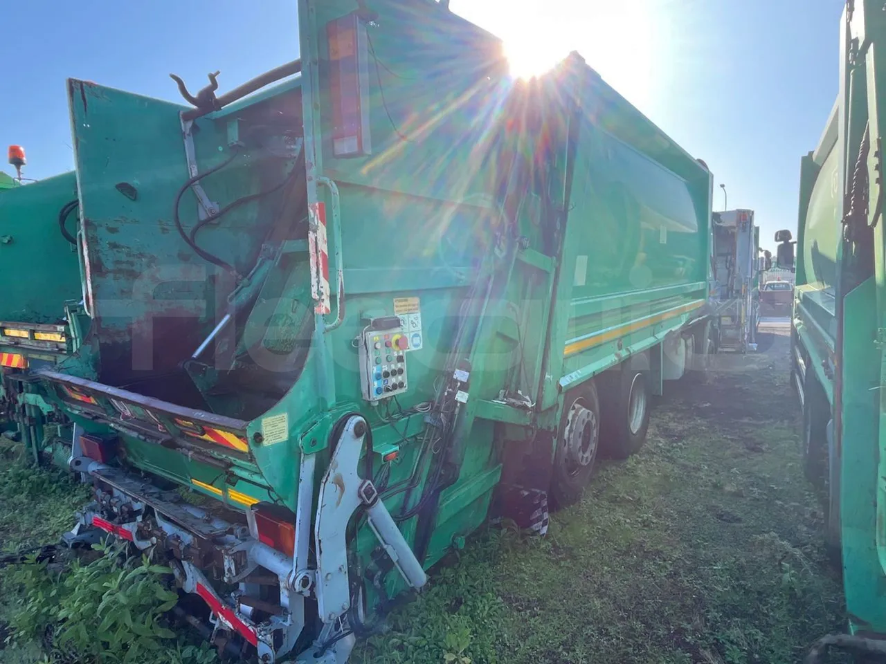 Iveco Magirus A260S/E4 FARID T1SM25 - Euro5 - 228kW - 9.685mt - 3/4 right rear doors closed