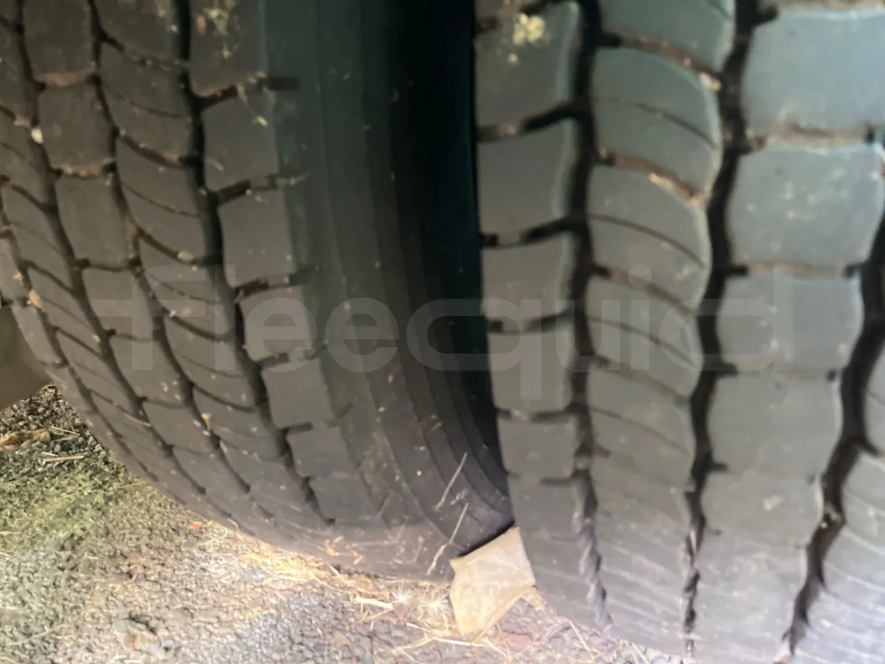 Iveco Magirus A260S/E4 FARID T1SM25 - Euro5 - 228kW - 9.685mt - tread condition front tires left